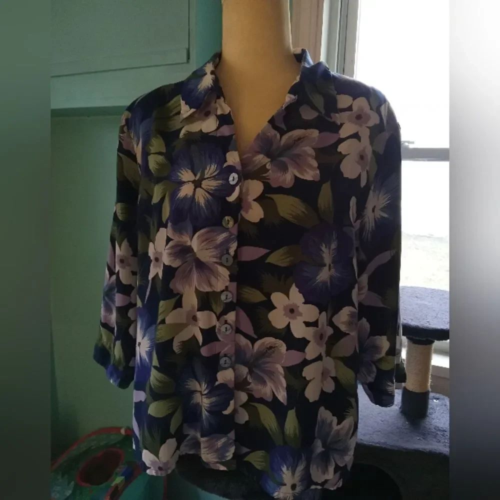 Corporate Comfort. SZ 18 Blouse, 100% Polyester.No iron needed, colors stay true